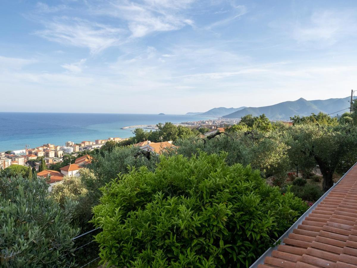Bed and Breakfast Tra Gli Ulivi Пьетра-Лигуре Экстерьер фото