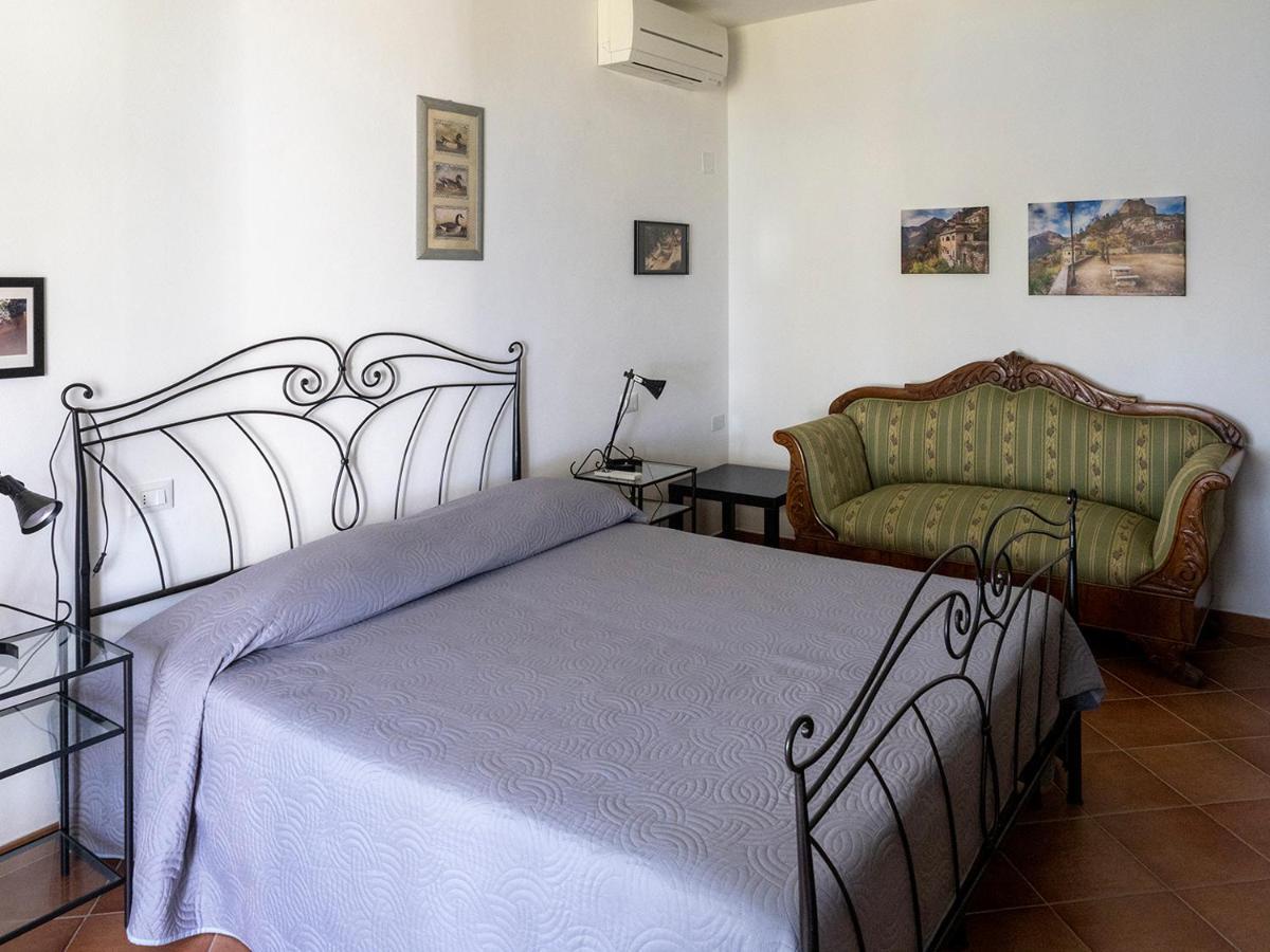 Bed and Breakfast Tra Gli Ulivi Пьетра-Лигуре Экстерьер фото