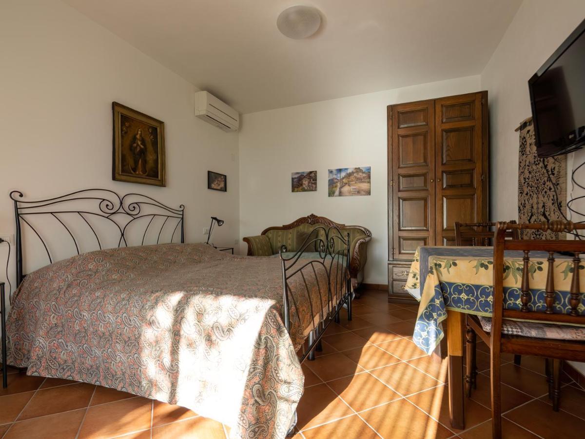 Bed and Breakfast Tra Gli Ulivi Пьетра-Лигуре Экстерьер фото
