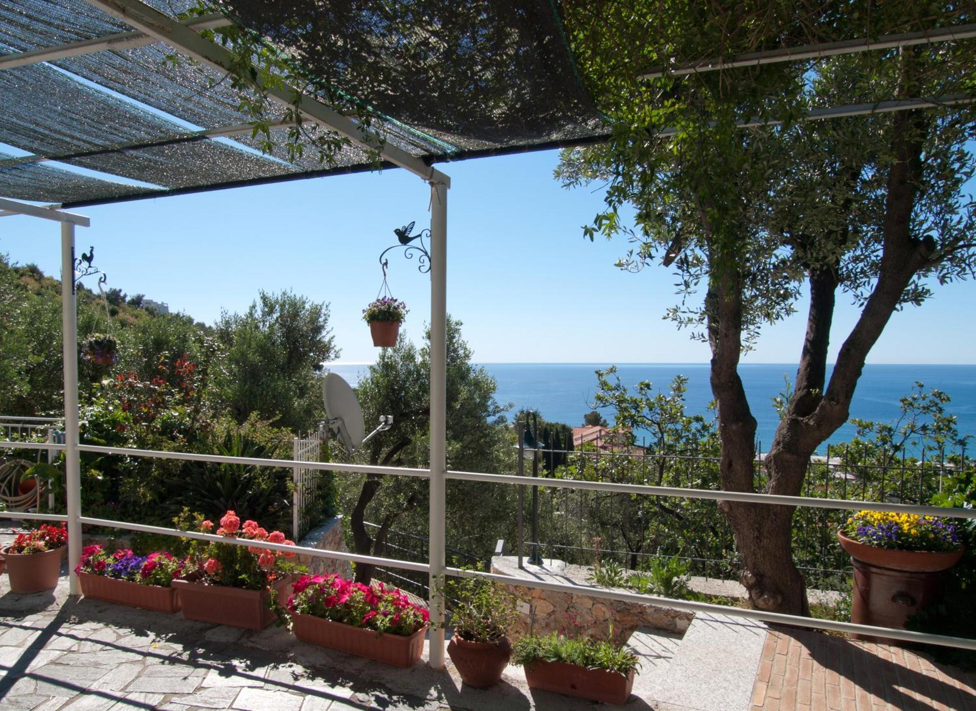 Bed and Breakfast Tra Gli Ulivi Пьетра-Лигуре Экстерьер фото