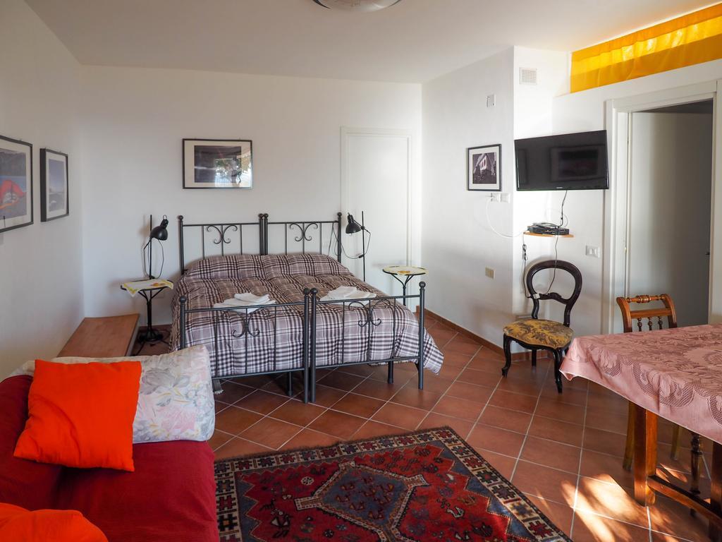 Bed and Breakfast Tra Gli Ulivi Пьетра-Лигуре Экстерьер фото